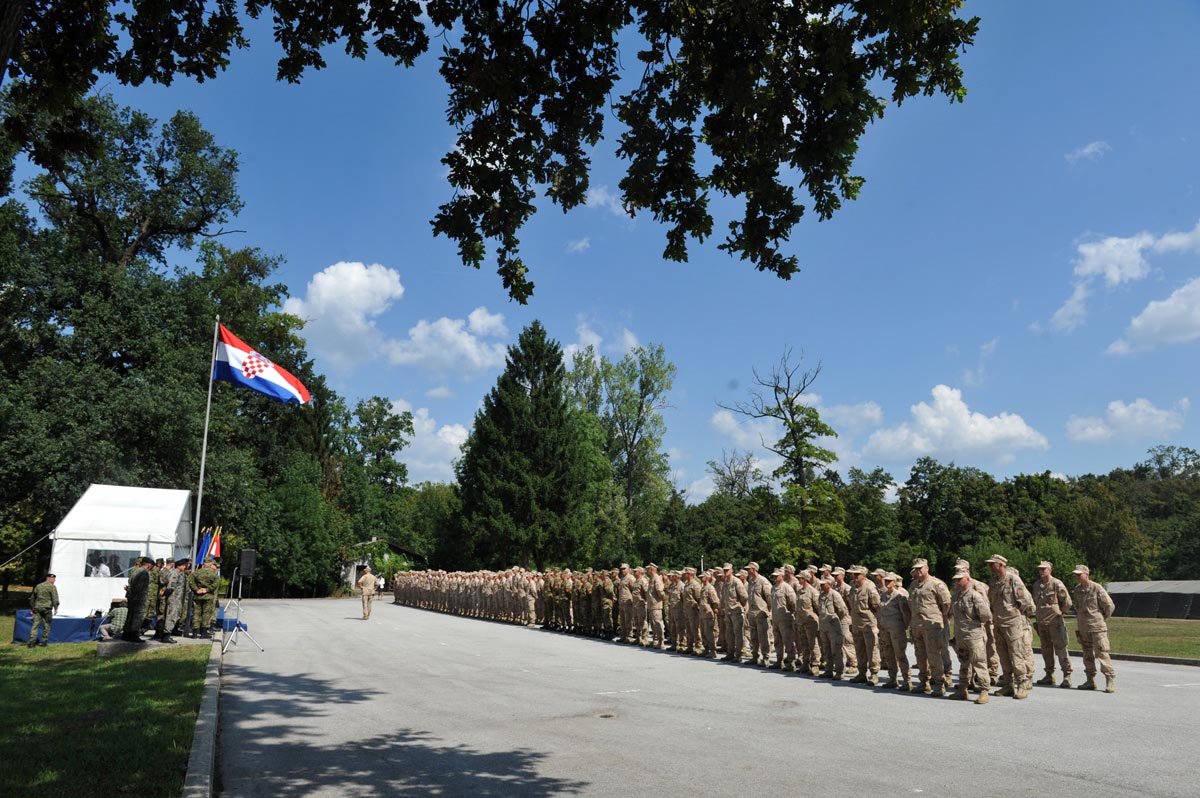 https://www.morh.hr/wp-content/gallery/svecani-ispracaj-22-hrvatskog-kontingenta-u-operaciju-isaf/22_hrvcon_30082013_20.jpg