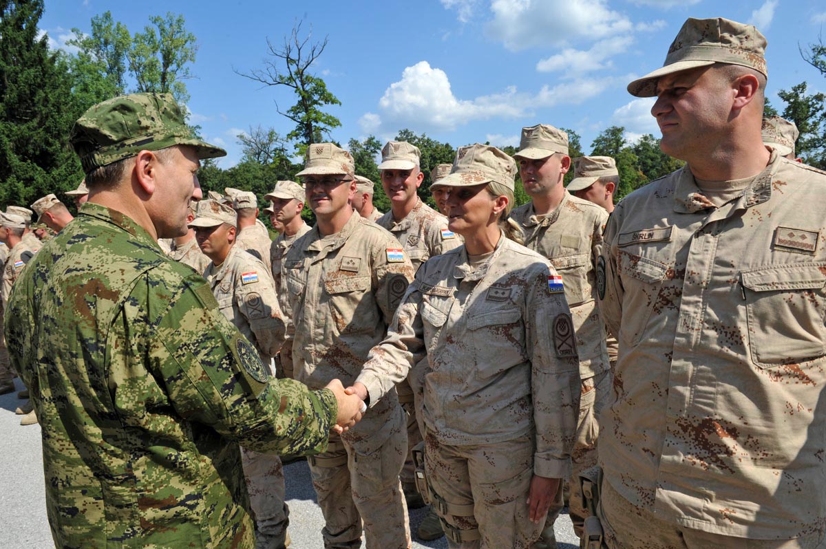 https://www.morh.hr/wp-content/gallery/svecani-ispracaj-22-hrvatskog-kontingenta-u-operaciju-isaf/22_hrvcon_30082013_31.jpg