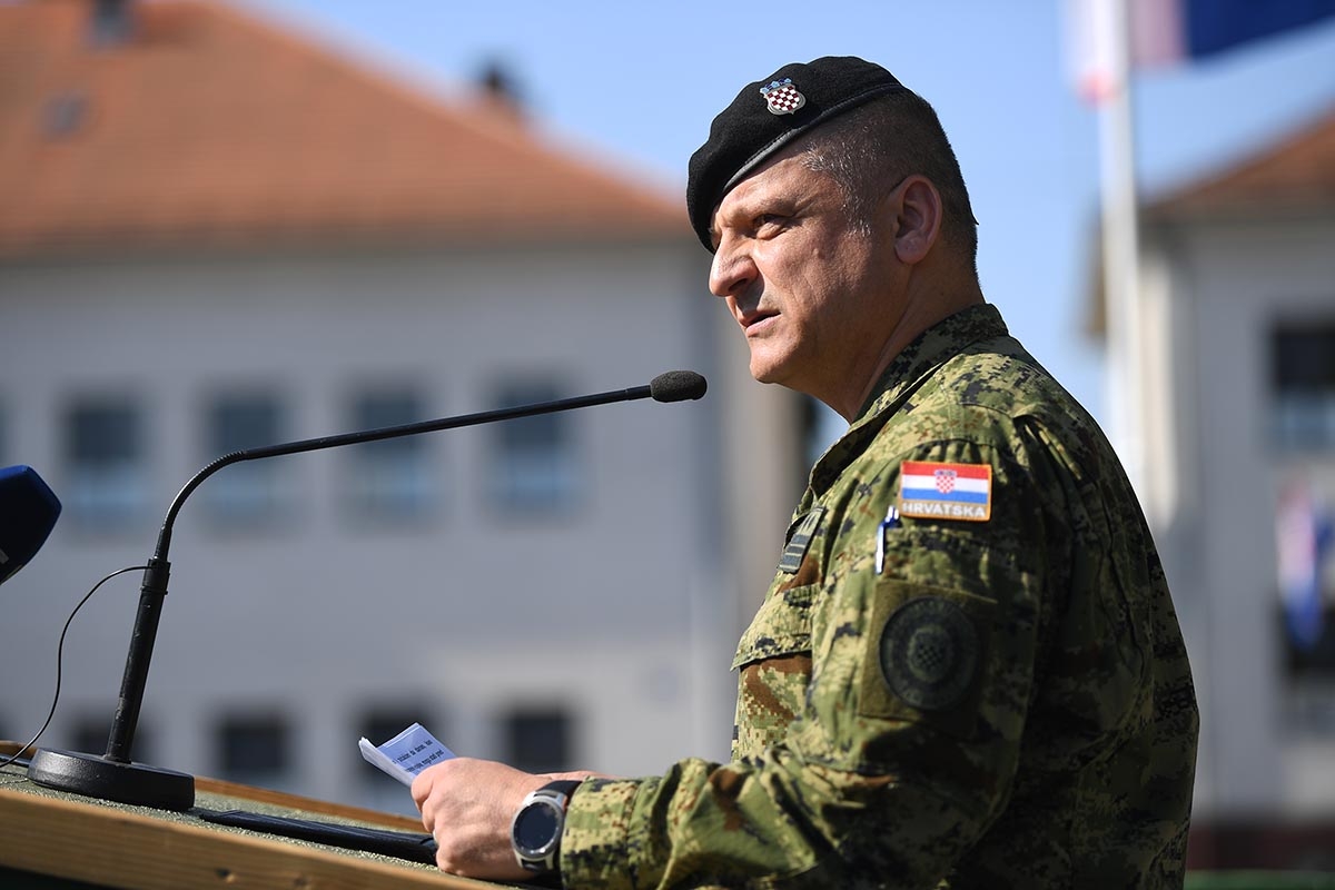 https://www.morh.hr/wp-content/gallery/svecani-ispracaj-4-hrvcon-a-u-republiku-poljsku/ispracaj_4_hrvcon_19042019_11.jpg