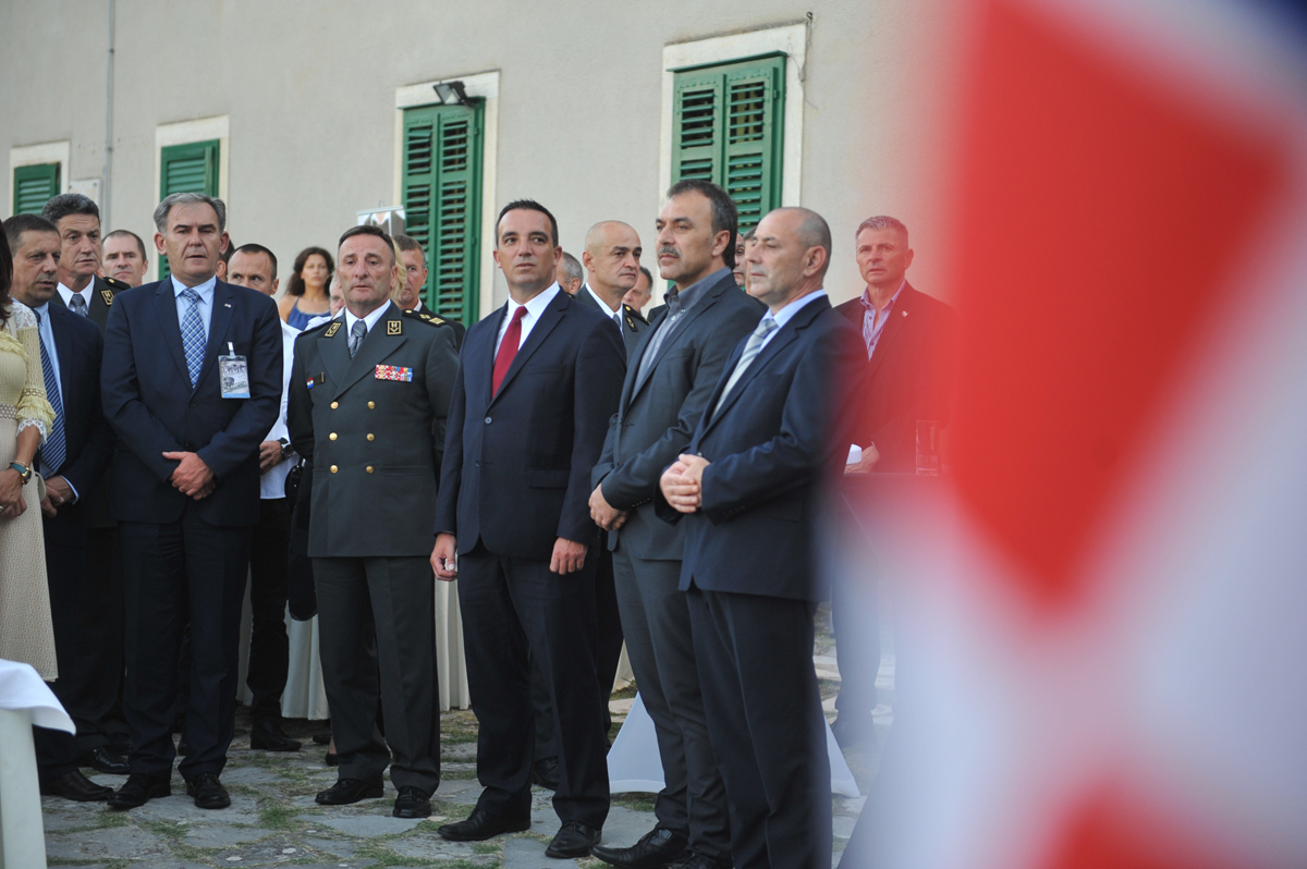 https://www.morh.hr/wp-content/gallery/svecani-prijem-za-ratne-zapovjednike-vro-oluja/prijem_04082016_v.jpg