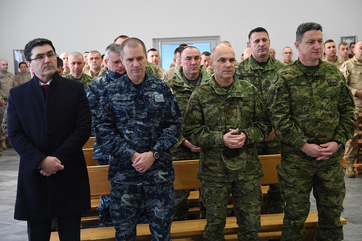 https://www.morh.hr/wp-content/gallery/svecano-ispracen-10-hrvcon-u-nato-misiju-u-afganistan/10_hrvcon_resolute_support_nato_010319_04.jpg