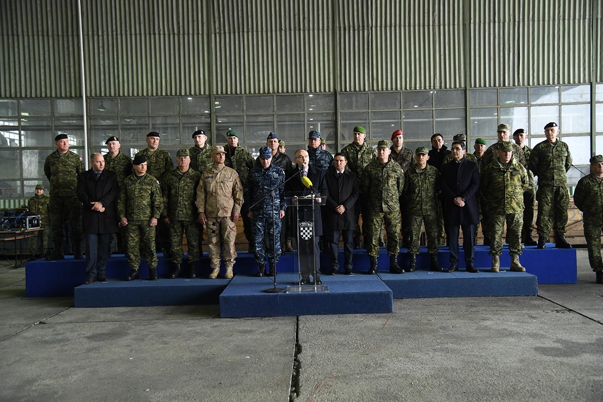 https://www.morh.hr/wp-content/gallery/svecano-ispracen-10-hrvcon-u-nato-misiju-u-afganistan/10_hrvcon_resolute_support_nato_010319_22.jpg
