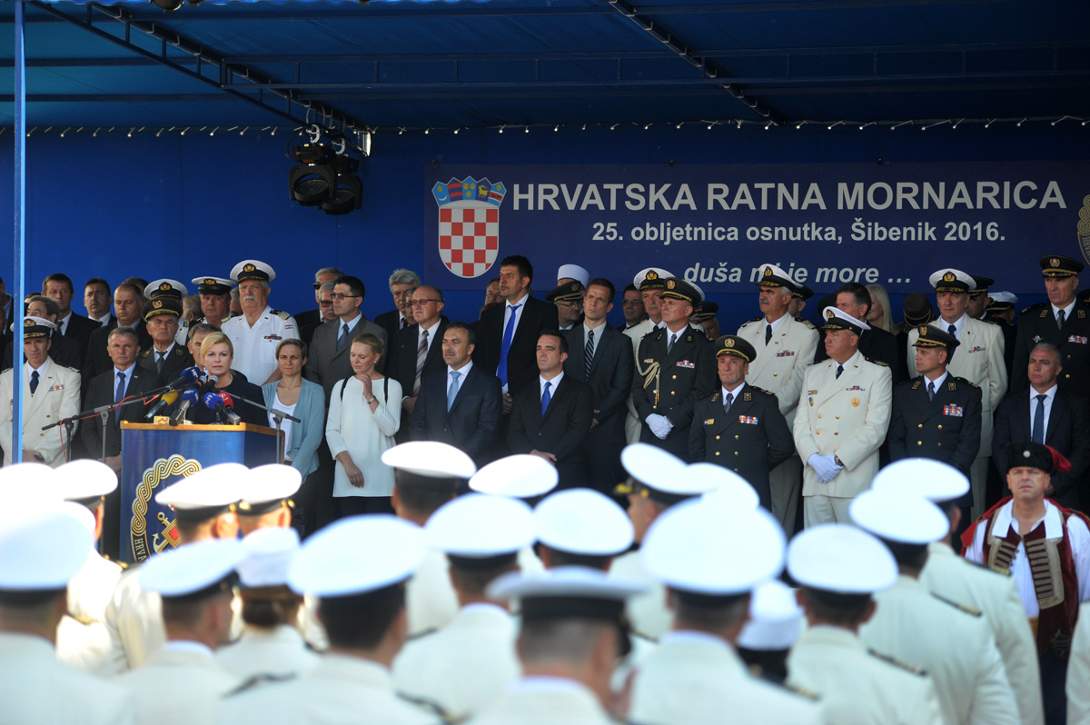 https://www.morh.hr/wp-content/gallery/svecano-obiljezavanje-25-obljetnice-hrm-a/25_god_hrm_16092016-14.jpg