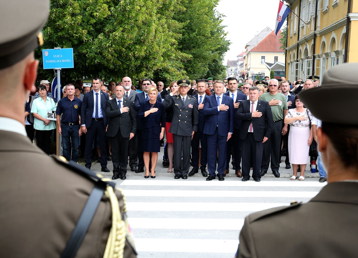 https://www.morh.hr/wp-content/gallery/svecano-obiljezavanje-predaje-21-kordunskog-korpusa-u-glini/glina_08082017_03.JPG