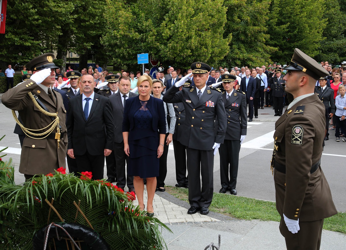 https://www.morh.hr/wp-content/gallery/svecano-obiljezavanje-predaje-21-kordunskog-korpusa-u-glini/glina_08082017_05.JPG