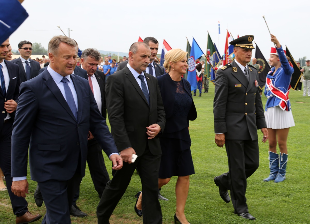 https://www.morh.hr/wp-content/gallery/svecano-obiljezavanje-predaje-21-kordunskog-korpusa-u-glini/glina_08082017_17.JPG