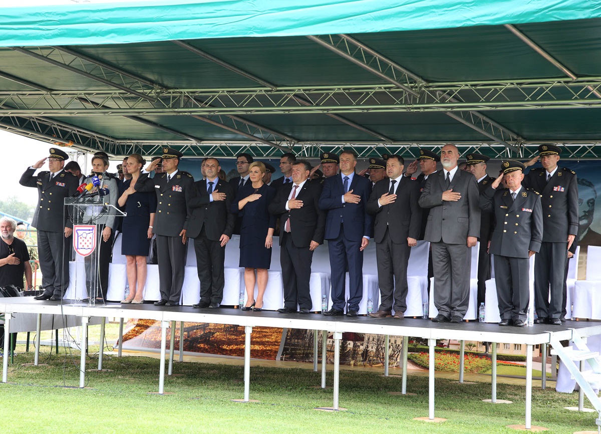 https://www.morh.hr/wp-content/gallery/svecano-obiljezavanje-predaje-21-kordunskog-korpusa-u-glini/glina_08082017_20.JPG