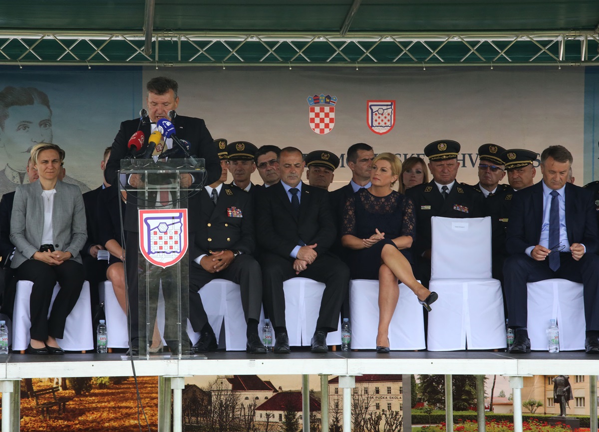 https://www.morh.hr/wp-content/gallery/svecano-obiljezavanje-predaje-21-kordunskog-korpusa-u-glini/glina_08082017_23.JPG