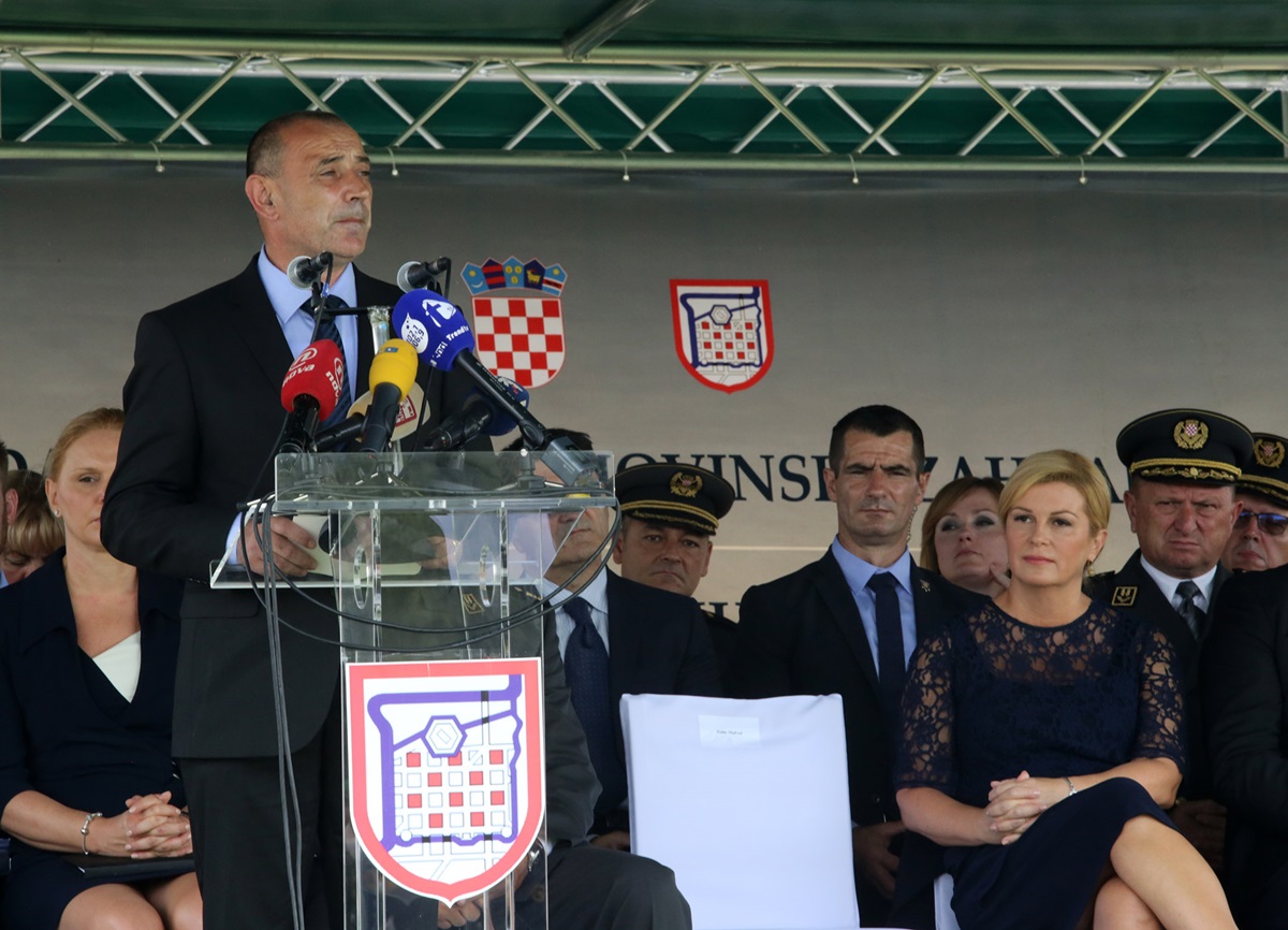 https://www.morh.hr/wp-content/gallery/svecano-obiljezavanje-predaje-21-kordunskog-korpusa-u-glini/glina_08082017_29.JPG