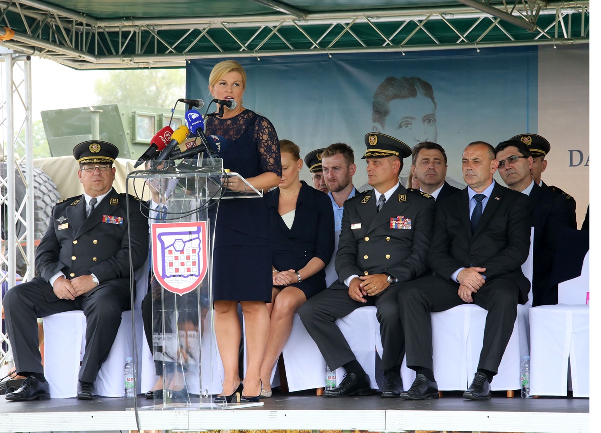 https://www.morh.hr/wp-content/gallery/svecano-obiljezavanje-predaje-21-kordunskog-korpusa-u-glini/glina_08082017_30.JPG