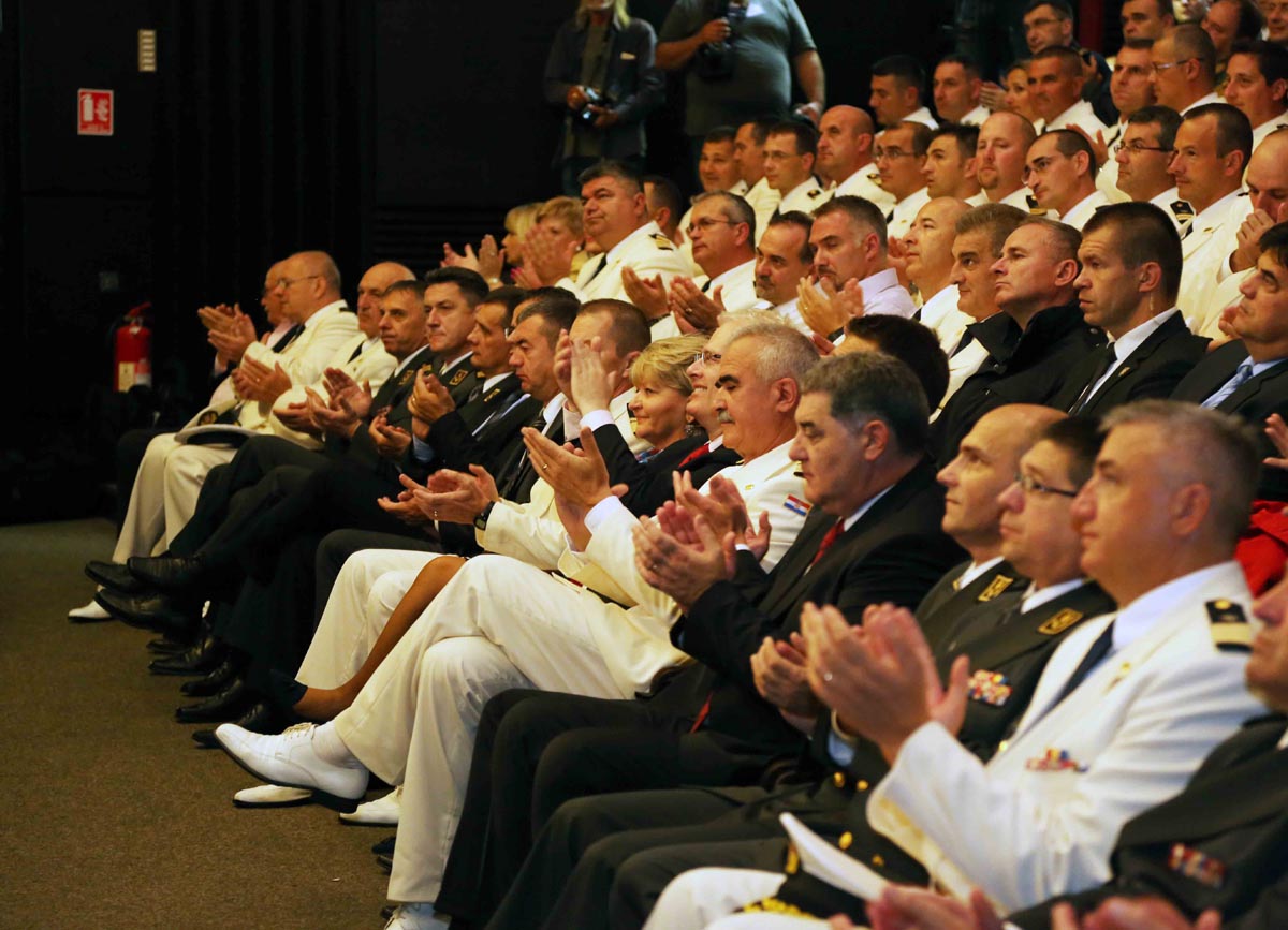 https://www.morh.hr/wp-content/gallery/svecano-obiljezen-dan-hrm-a-i-23-obljetnica-osnutka-mornarice-2/dan_hrm-a_20092014_04.jpg