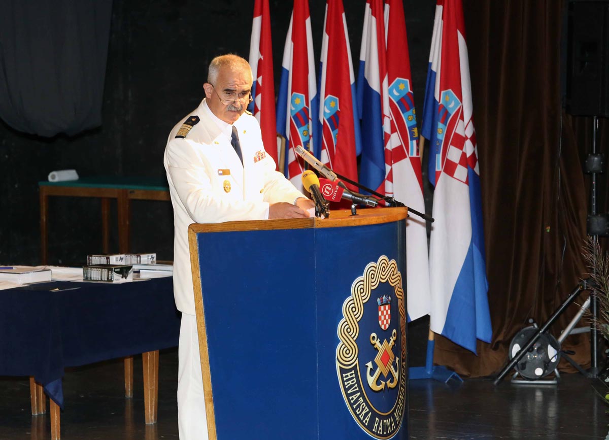 https://www.morh.hr/wp-content/gallery/svecano-obiljezen-dan-hrm-a-i-23-obljetnica-osnutka-mornarice-2/dan_hrm-a_20092014_06.jpg