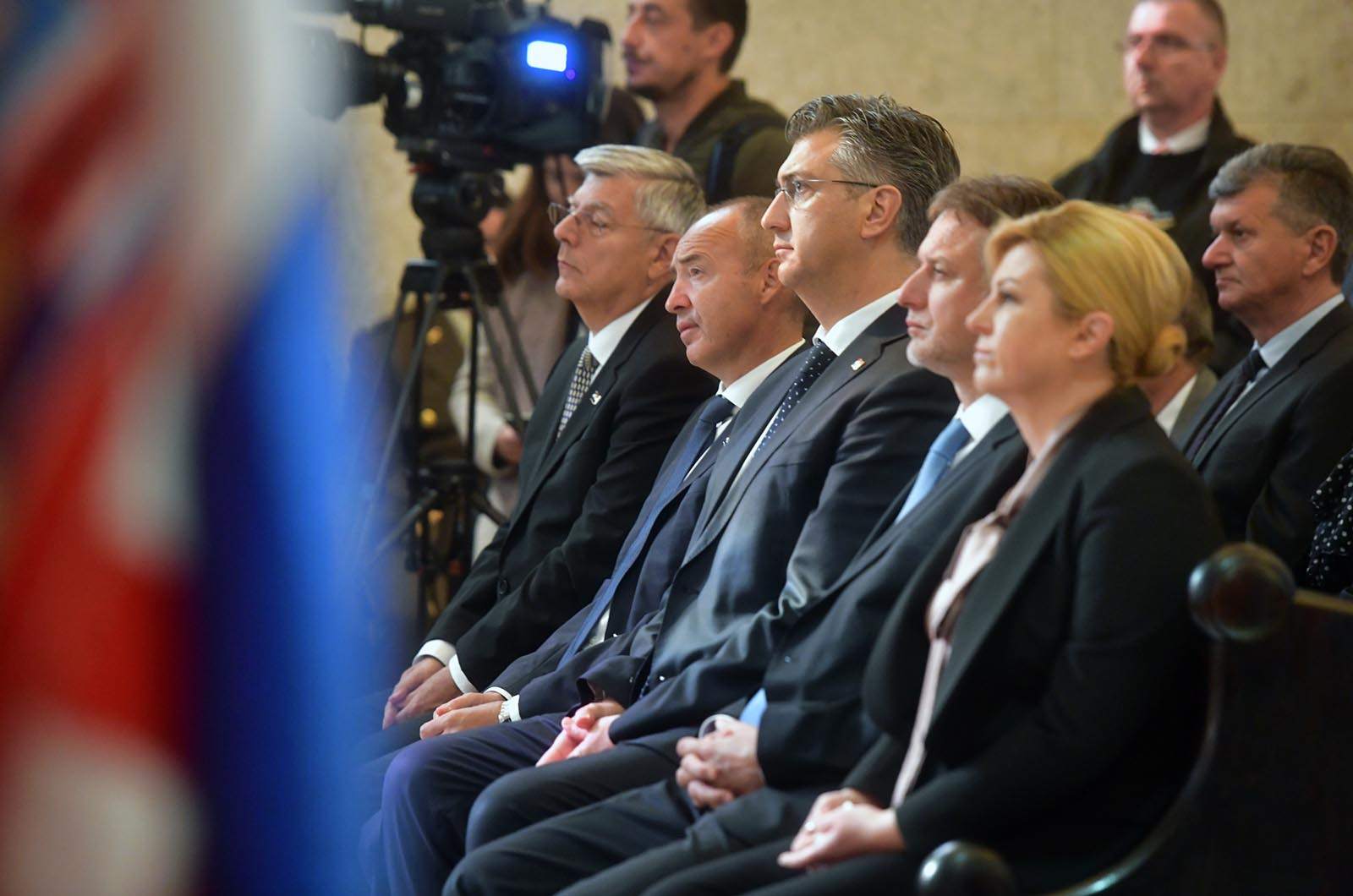 https://www.morh.hr/wp-content/gallery/svecano-obiljezen-dan-neovisnosti-rh-na-markovom-trgu-1/dan_neovisnosti_rh_zagreb_081019_14.jpg