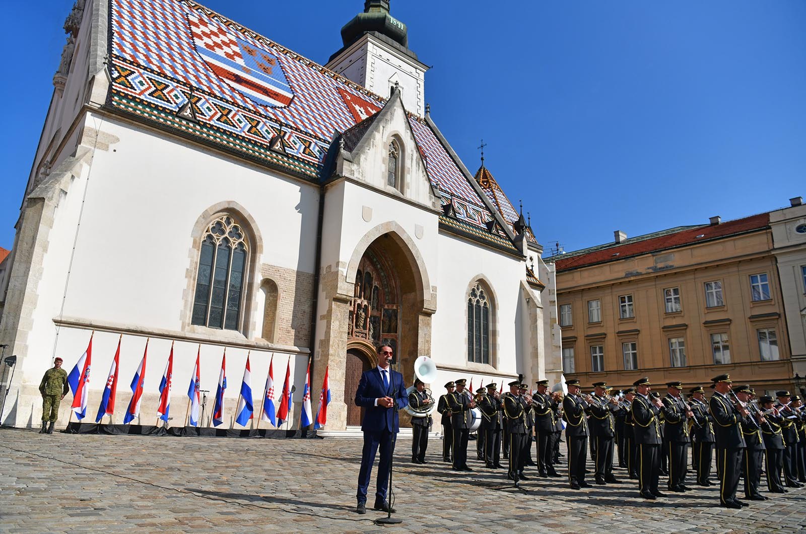 https://www.morh.hr/wp-content/gallery/svecano-obiljezen-dan-neovisnosti-rh-na-markovom-trgu-1/dan_neovisnosti_rh_zagreb_081019_20.jpg