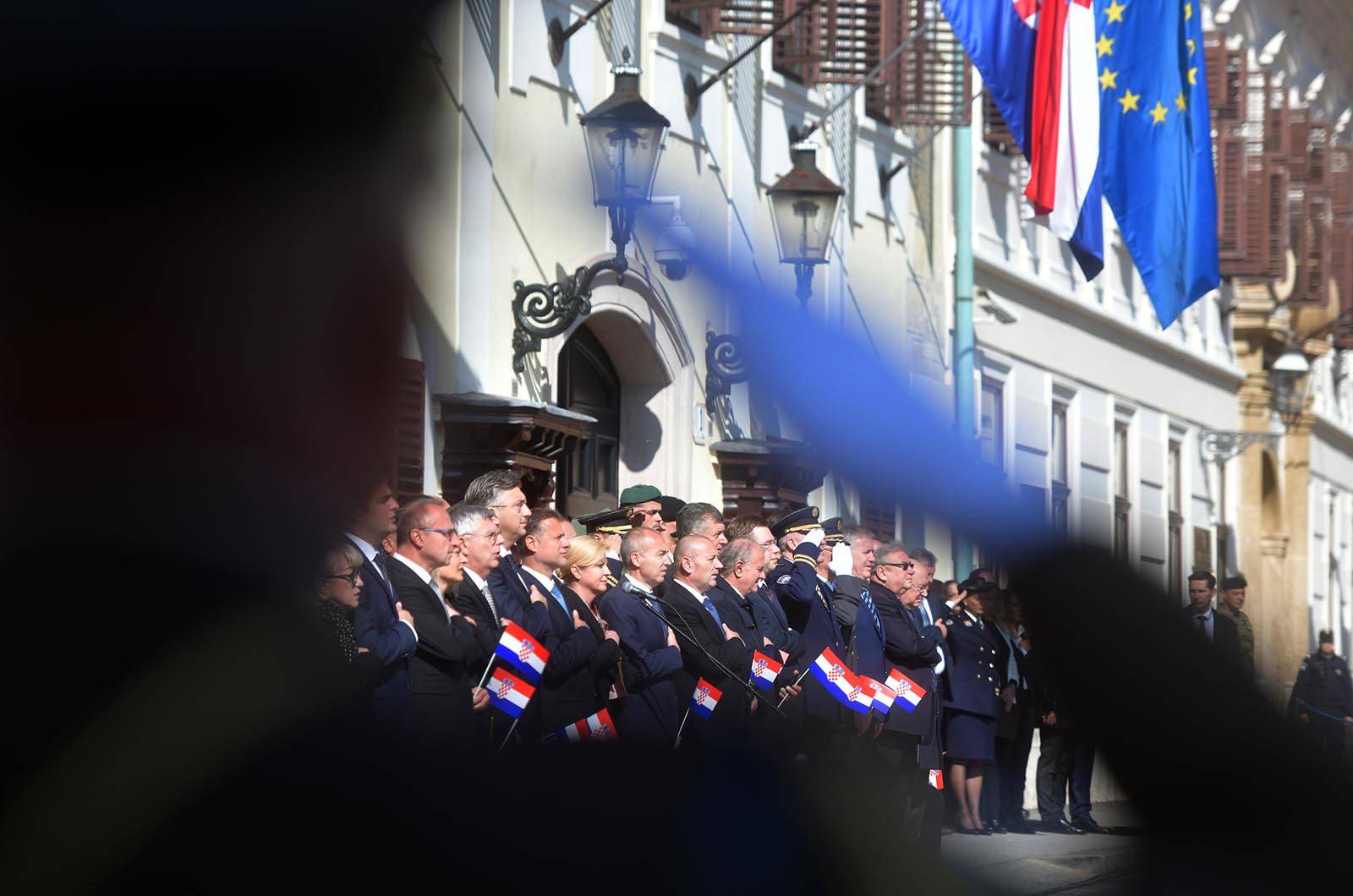 https://www.morh.hr/wp-content/gallery/svecano-obiljezen-dan-neovisnosti-rh-na-markovom-trgu-1/dan_neovisnosti_rh_zagreb_081019_28.jpg