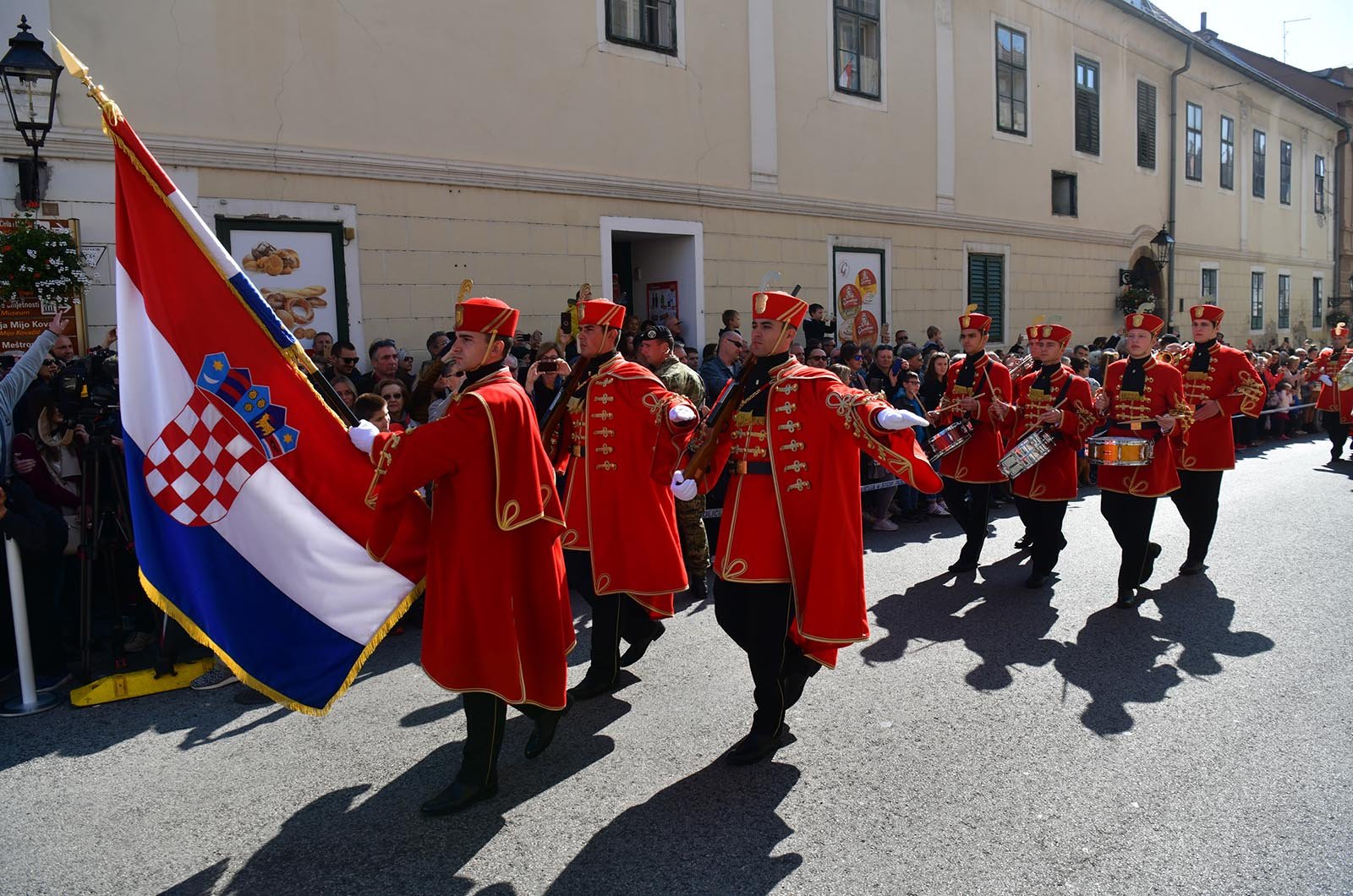 https://www.morh.hr/wp-content/gallery/svecano-obiljezen-dan-neovisnosti-rh-na-markovom-trgu-1/dan_neovisnosti_rh_zagreb_081019_35.jpg