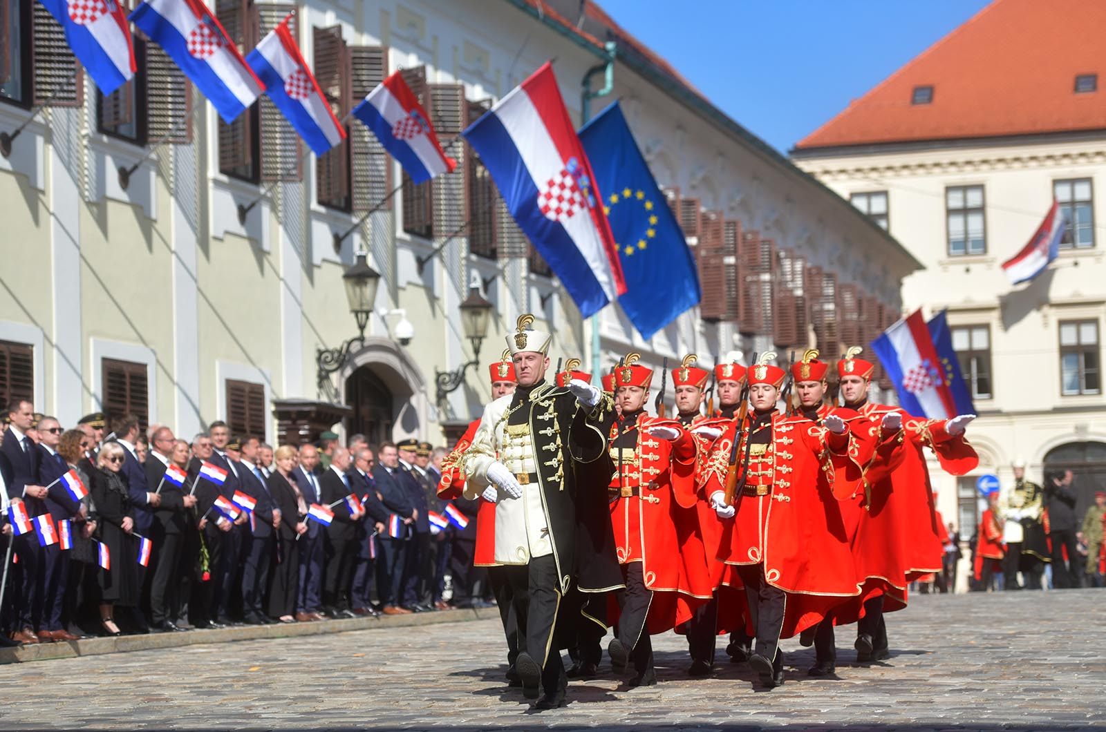 https://www.morh.hr/wp-content/gallery/svecano-obiljezen-dan-neovisnosti-rh-na-markovom-trgu-1/dan_neovisnosti_rh_zagreb_081019_52.jpg