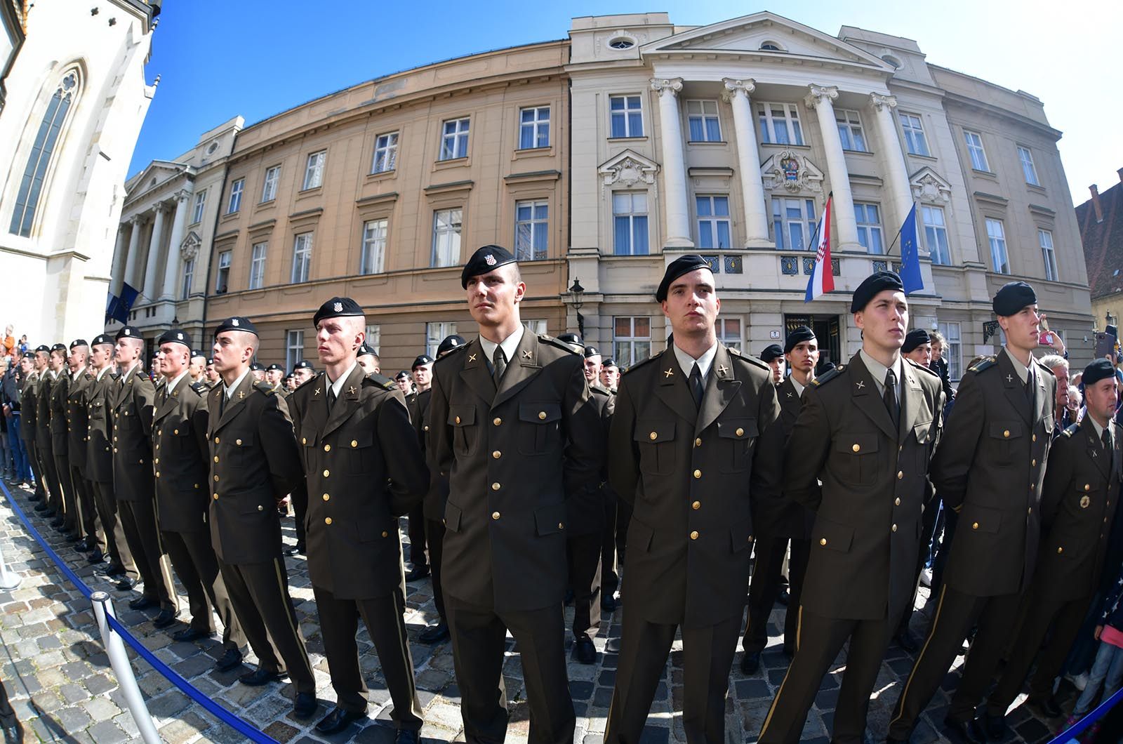 https://www.morh.hr/wp-content/gallery/svecano-obiljezen-dan-neovisnosti-rh-na-markovom-trgu-1/dan_neovisnosti_rh_zagreb_081019_57.jpg