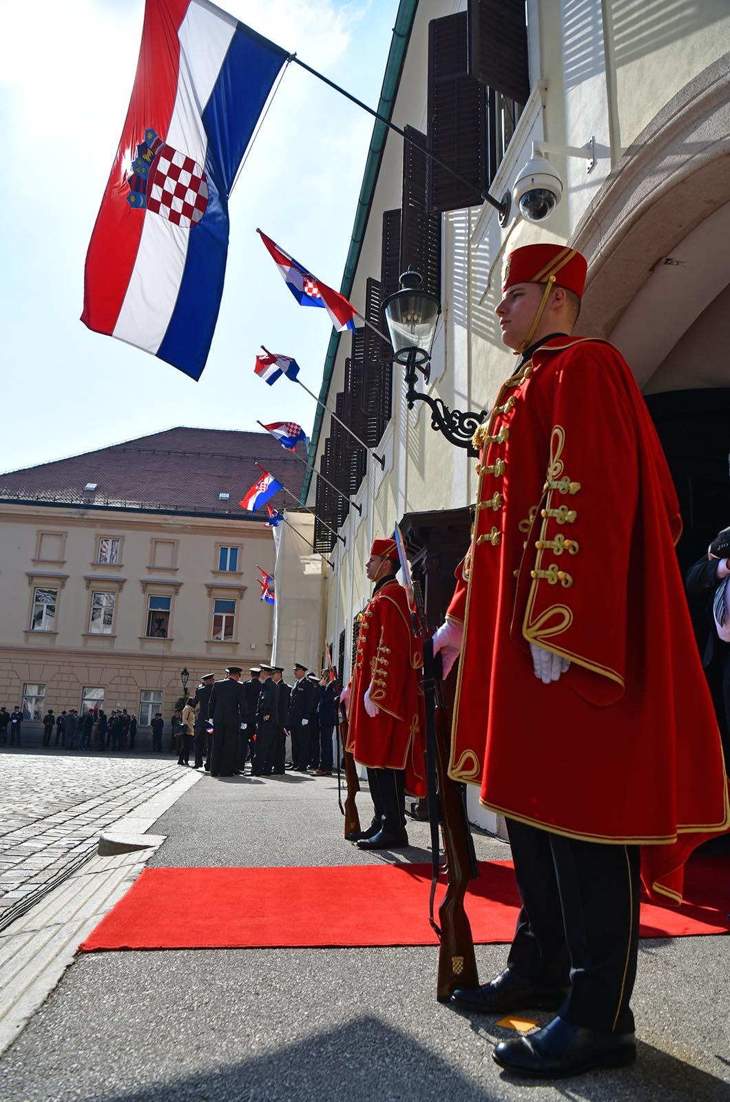 https://www.morh.hr/wp-content/gallery/svecano-obiljezen-dan-neovisnosti-rh-na-markovom-trgu-1/dan_neovisnosti_rh_zagreb_081019_62.jpg