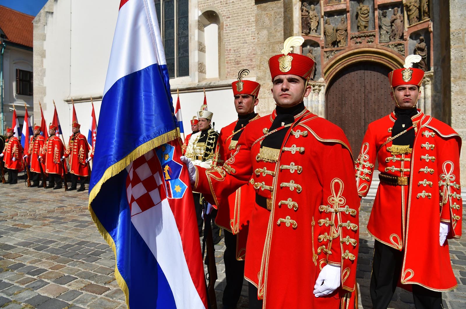 https://www.morh.hr/wp-content/gallery/svecano-obiljezen-dan-neovisnosti-rh-na-markovom-trgu-1/dan_neovisnosti_rh_zagreb_081019_66.jpg