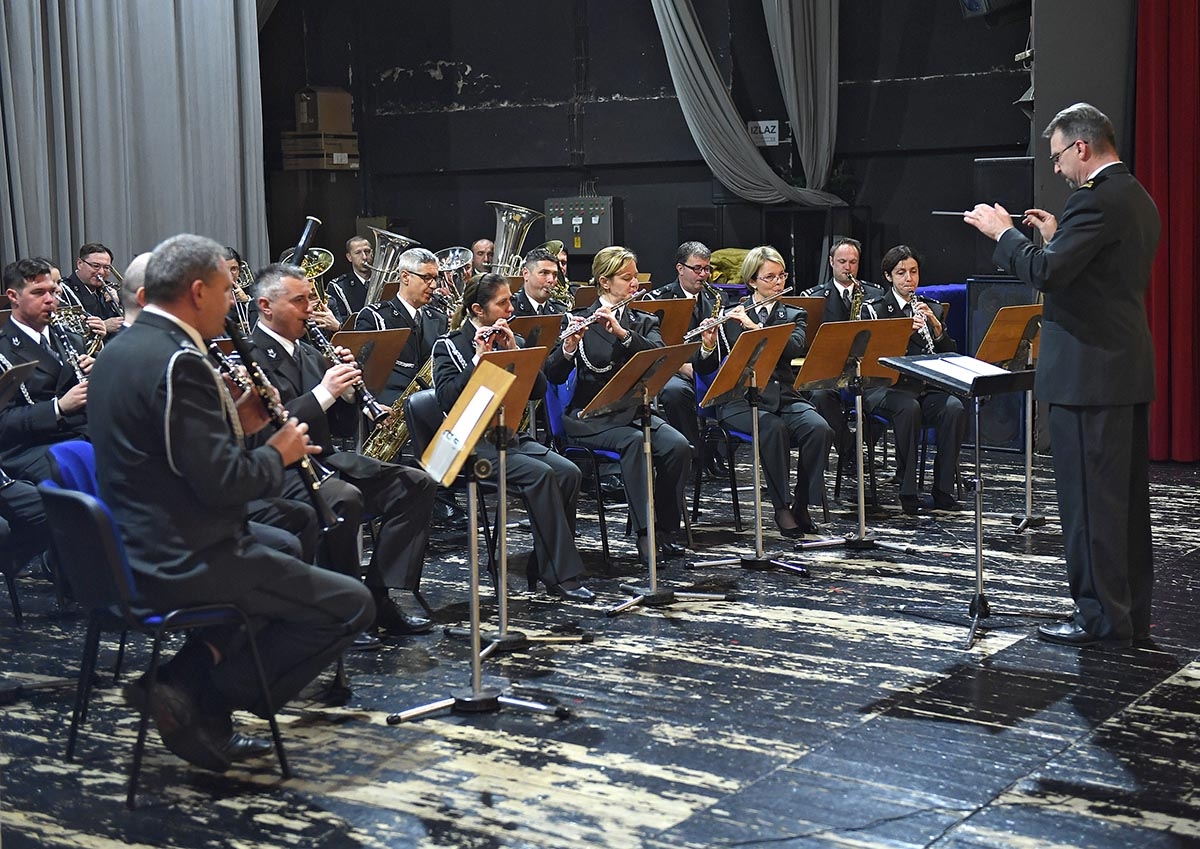 https://www.morh.hr/wp-content/gallery/svecano-obiljezena-20-godisnjica-osnutka-doma-glavnog-stozera-osrh/obletnica_doma_stozera_30112018_02.jpg