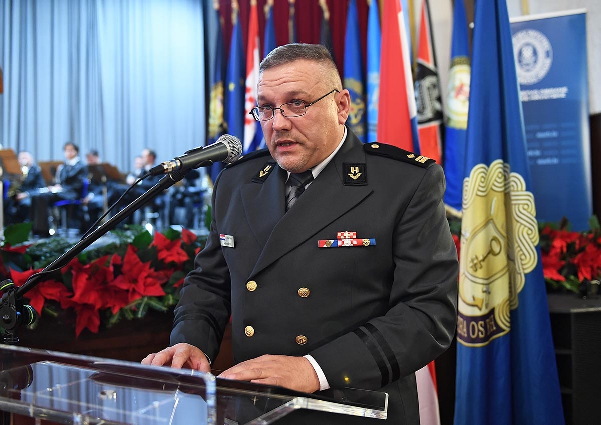https://www.morh.hr/wp-content/gallery/svecano-obiljezena-20-godisnjica-osnutka-doma-glavnog-stozera-osrh/obletnica_doma_stozera_30112018_07.jpg
