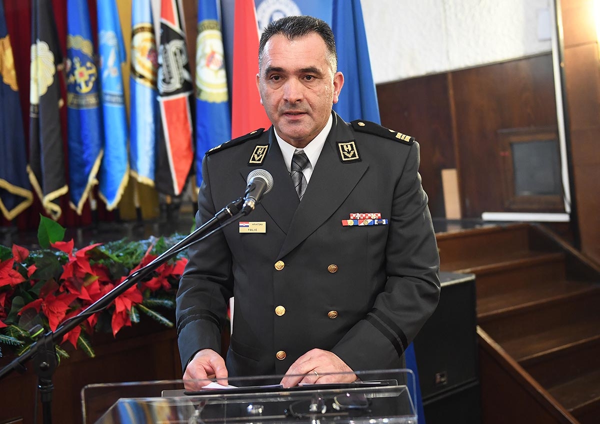 https://www.morh.hr/wp-content/gallery/svecano-obiljezena-20-godisnjica-osnutka-doma-glavnog-stozera-osrh/obletnica_doma_stozera_30112018_09.jpg