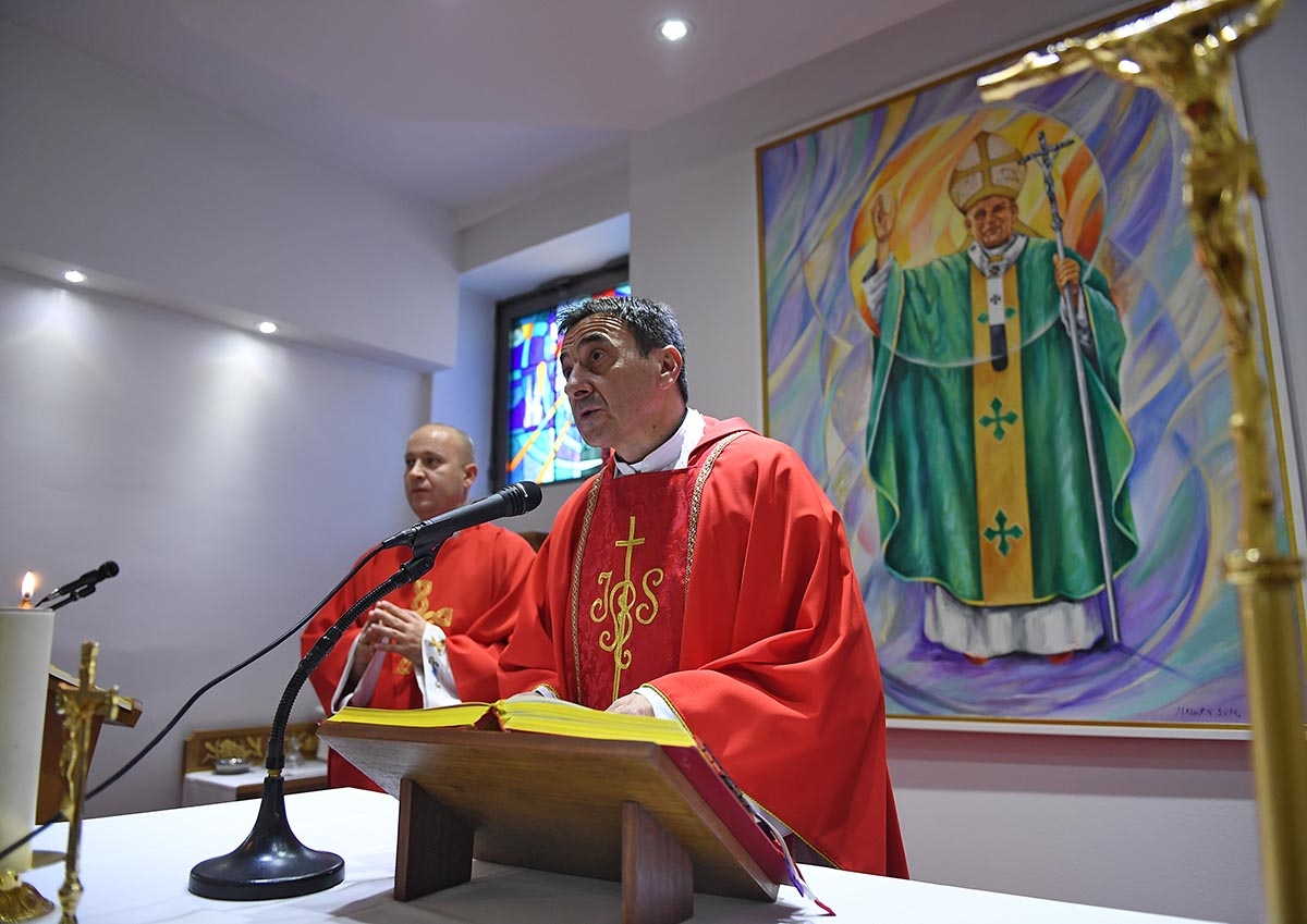 https://www.morh.hr/wp-content/gallery/svecano-obiljezena-20-godisnjica-osnutka-doma-glavnog-stozera-osrh/obletnica_doma_stozera_30112018_13.jpg