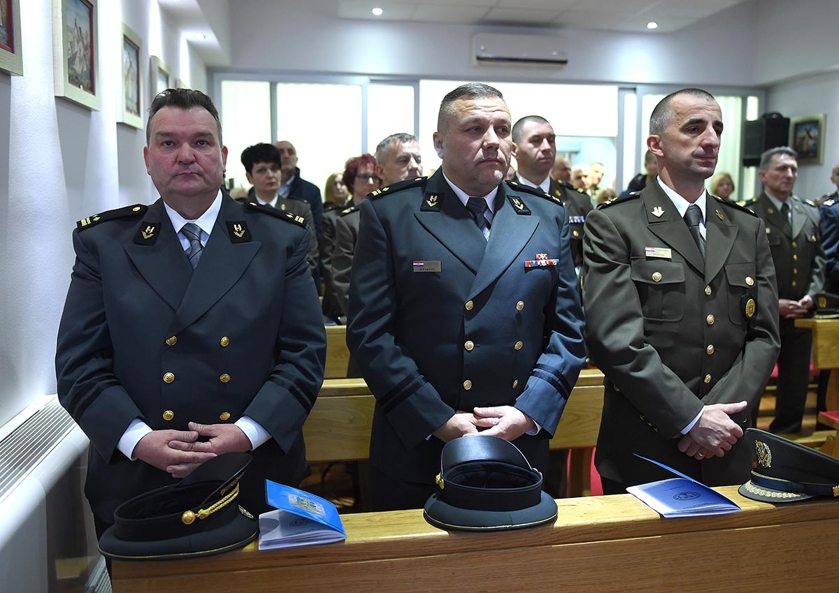https://www.morh.hr/wp-content/gallery/svecano-obiljezena-20-godisnjica-osnutka-doma-glavnog-stozera-osrh/obletnica_doma_stozera_30112018_14.jpg