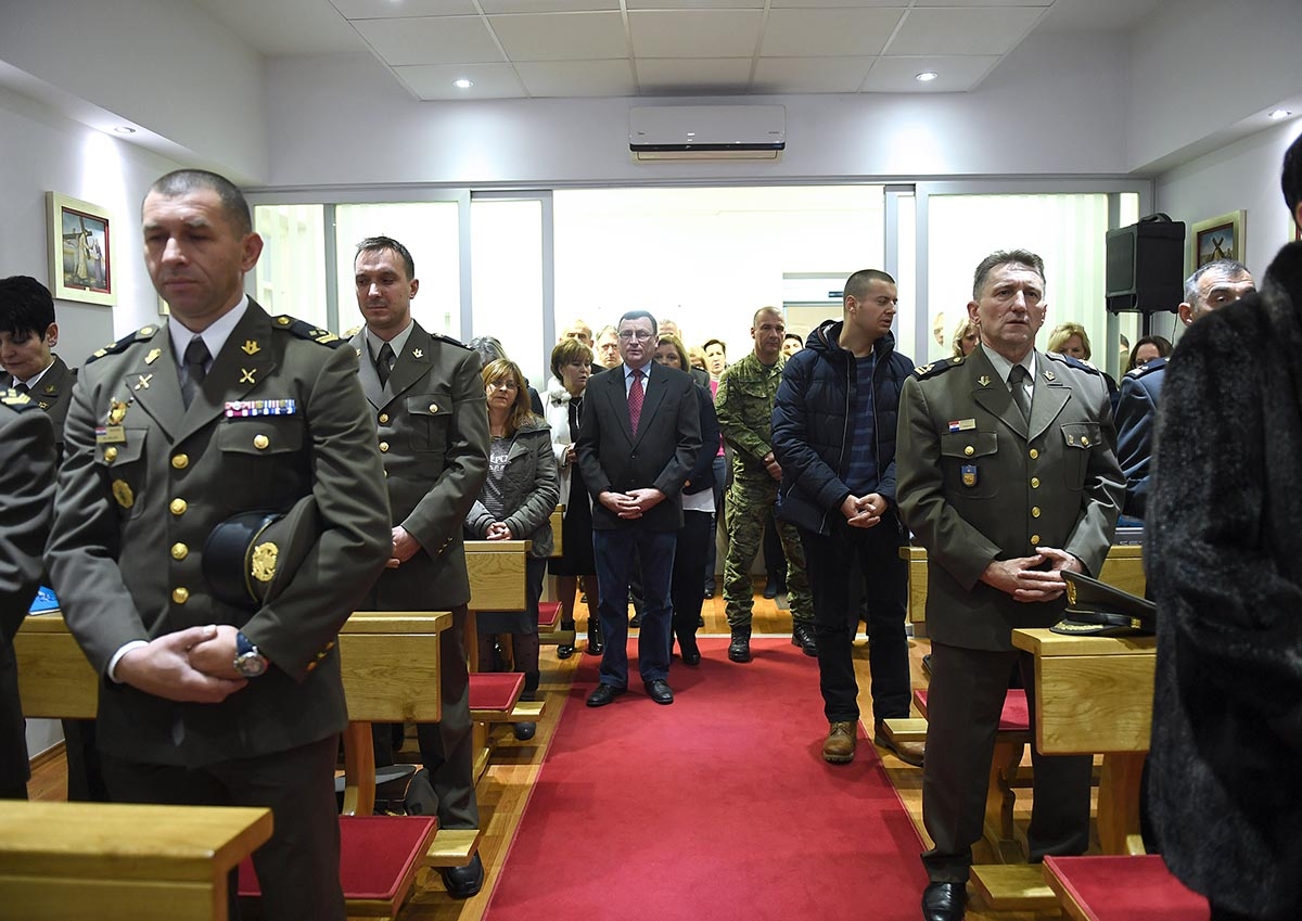 https://www.morh.hr/wp-content/gallery/svecano-obiljezena-20-godisnjica-osnutka-doma-glavnog-stozera-osrh/obletnica_doma_stozera_30112018_17.jpg