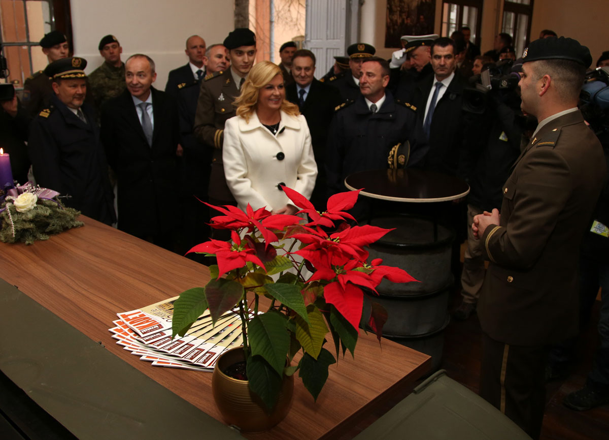 https://www.morh.hr/wp-content/gallery/svecano-obiljezena-25-godisnjica-hvu-dr-franjo-tudman-1/hvu20122016_03.jpg