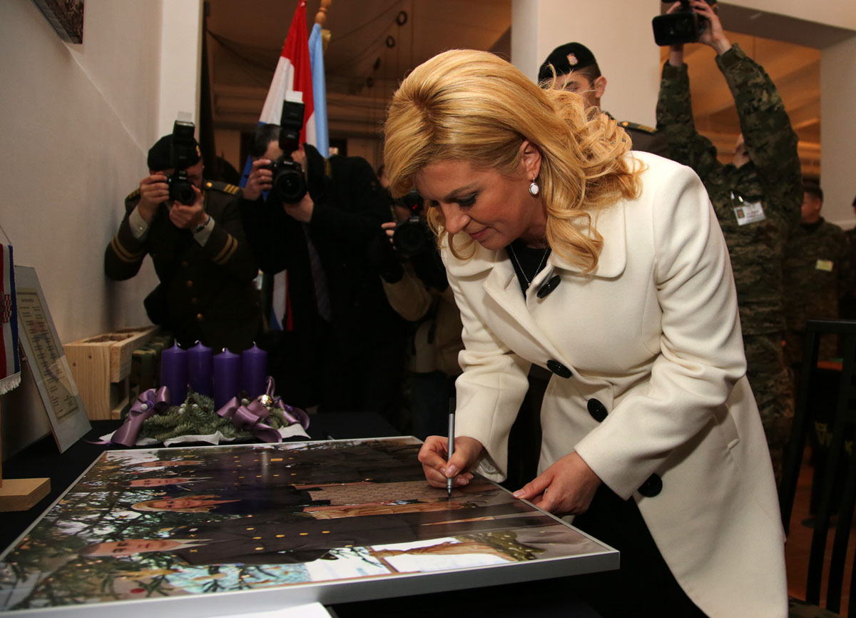 https://www.morh.hr/wp-content/gallery/svecano-obiljezena-25-godisnjica-hvu-dr-franjo-tudman-1/hvu20122016_04.jpg