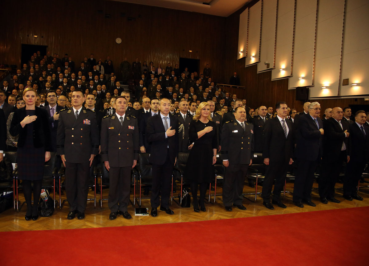 https://www.morh.hr/wp-content/gallery/svecano-obiljezena-25-godisnjica-hvu-dr-franjo-tudman-1/hvu20122016_05.jpg
