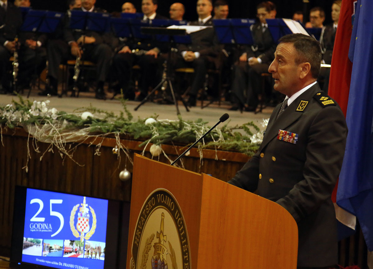 https://www.morh.hr/wp-content/gallery/svecano-obiljezena-25-godisnjica-hvu-dr-franjo-tudman-1/hvu20122016_07.jpg
