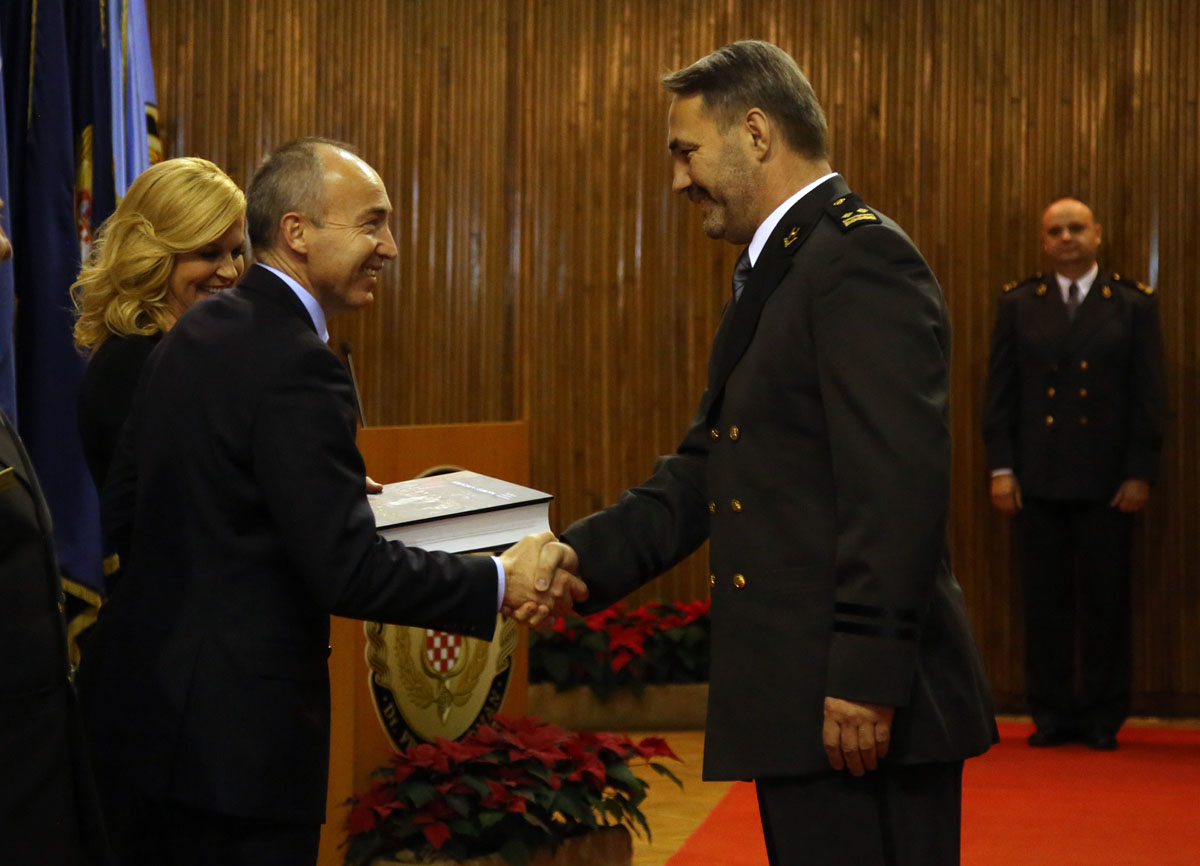 https://www.morh.hr/wp-content/gallery/svecano-obiljezena-25-godisnjica-hvu-dr-franjo-tudman-1/hvu20122016_11.jpg