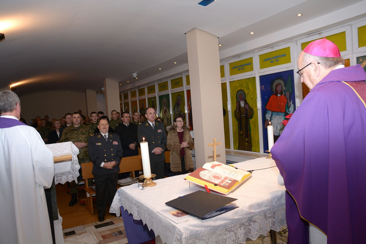 https://www.morh.hr/wp-content/gallery/svecano-obiljezena-25-godisnjica-hvu-dr-franjo-tudman-1/hvu20122016_20.JPG