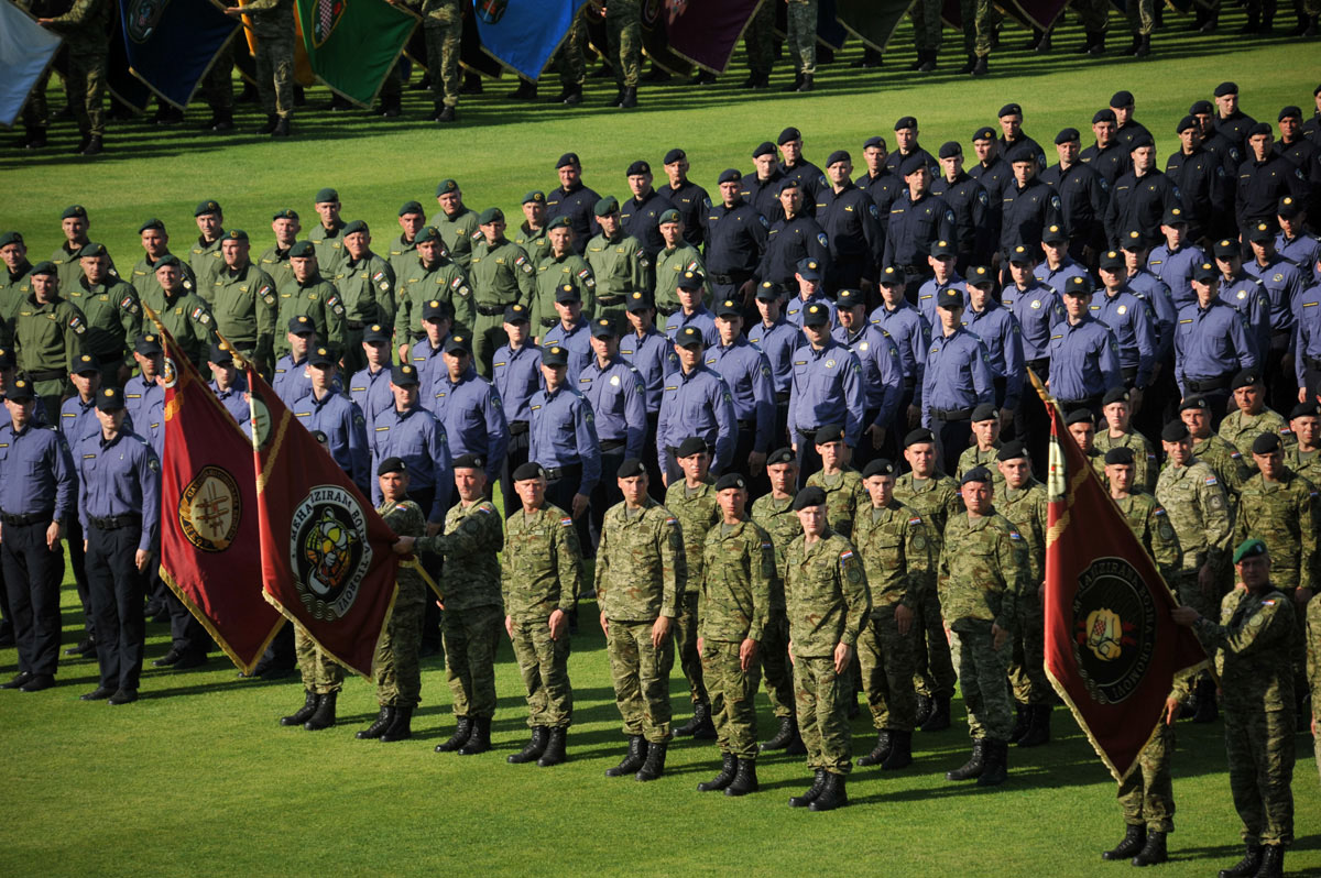 https://www.morh.hr/wp-content/gallery/svecano-obiljezena-25-obljetnica-formiranja-os-rh-i-dana-hkov-a/kranjceviceva_28052016_t_brandt_5902.jpg