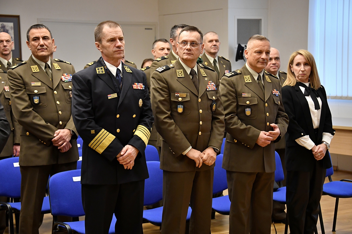 https://www.morh.hr/wp-content/gallery/svecano-obiljezena-primopredaja-duznosti-zamjenika-nacelnika-gs-osrh/20200313-primopredaja-zamjenika-nacelnika-gsosrh-01.jpg