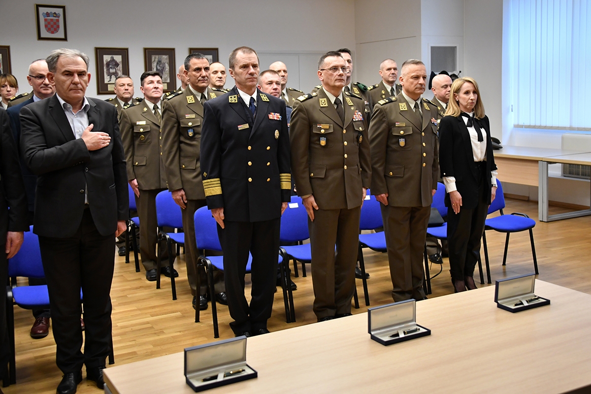 https://www.morh.hr/wp-content/gallery/svecano-obiljezena-primopredaja-duznosti-zamjenika-nacelnika-gs-osrh/20200313-primopredaja-zamjenika-nacelnika-gsosrh-02.jpg