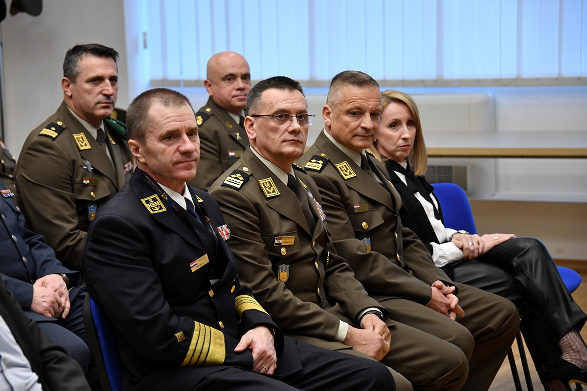 https://www.morh.hr/wp-content/gallery/svecano-obiljezena-primopredaja-duznosti-zamjenika-nacelnika-gs-osrh/20200313-primopredaja-zamjenika-nacelnika-gsosrh-03.jpg