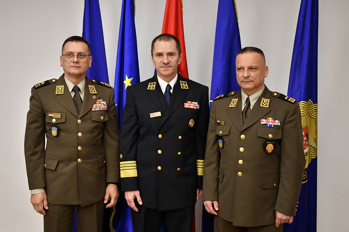 https://www.morh.hr/wp-content/gallery/svecano-obiljezena-primopredaja-duznosti-zamjenika-nacelnika-gs-osrh/20200313-primopredaja-zamjenika-nacelnika-gsosrh-07.jpg