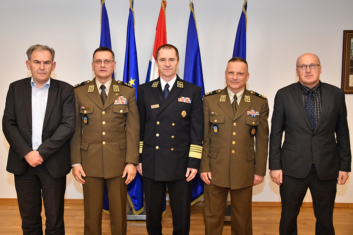 https://www.morh.hr/wp-content/gallery/svecano-obiljezena-primopredaja-duznosti-zamjenika-nacelnika-gs-osrh/20200313-primopredaja-zamjenika-nacelnika-gsosrh-11.jpg