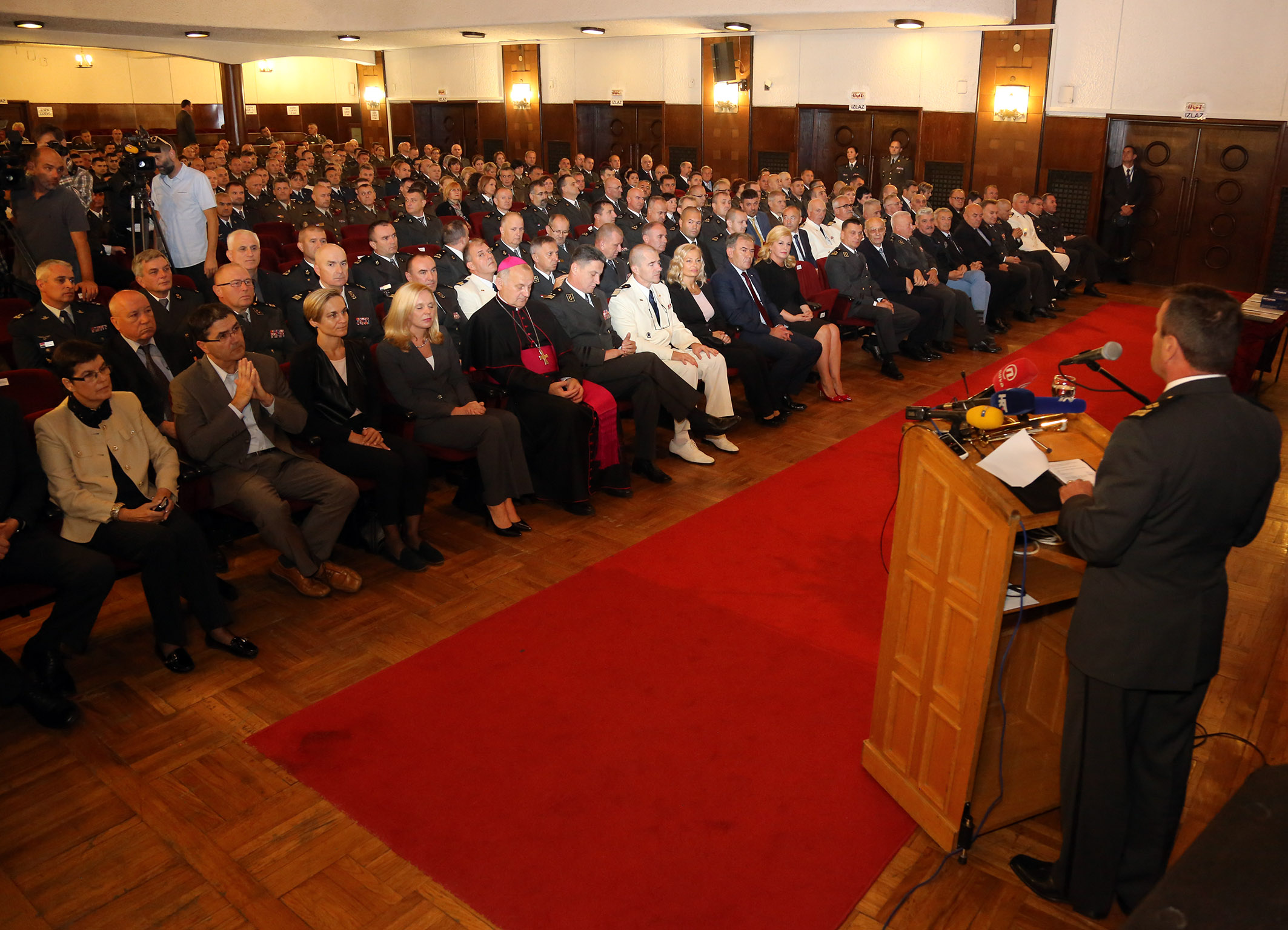 https://www.morh.hr/wp-content/gallery/svecano-obiljezeno-25-godina-glavnog-stozera-oruzanih-snaga-rh/osrg_sb_27092016_11.jpg