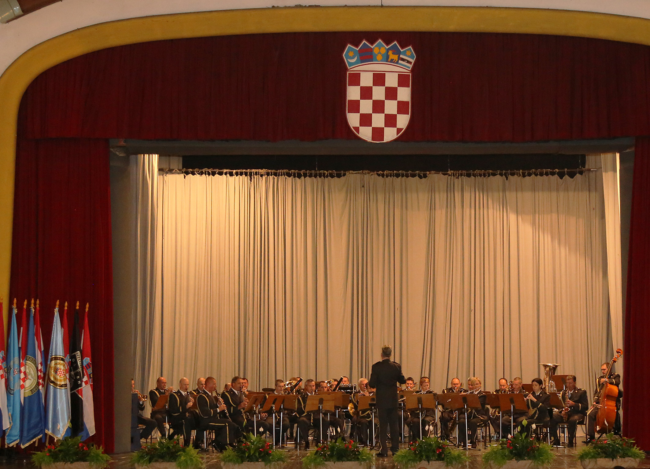 https://www.morh.hr/wp-content/gallery/svecano-obiljezeno-25-godina-glavnog-stozera-oruzanih-snaga-rh/osrg_sb_27092016_16.jpg
