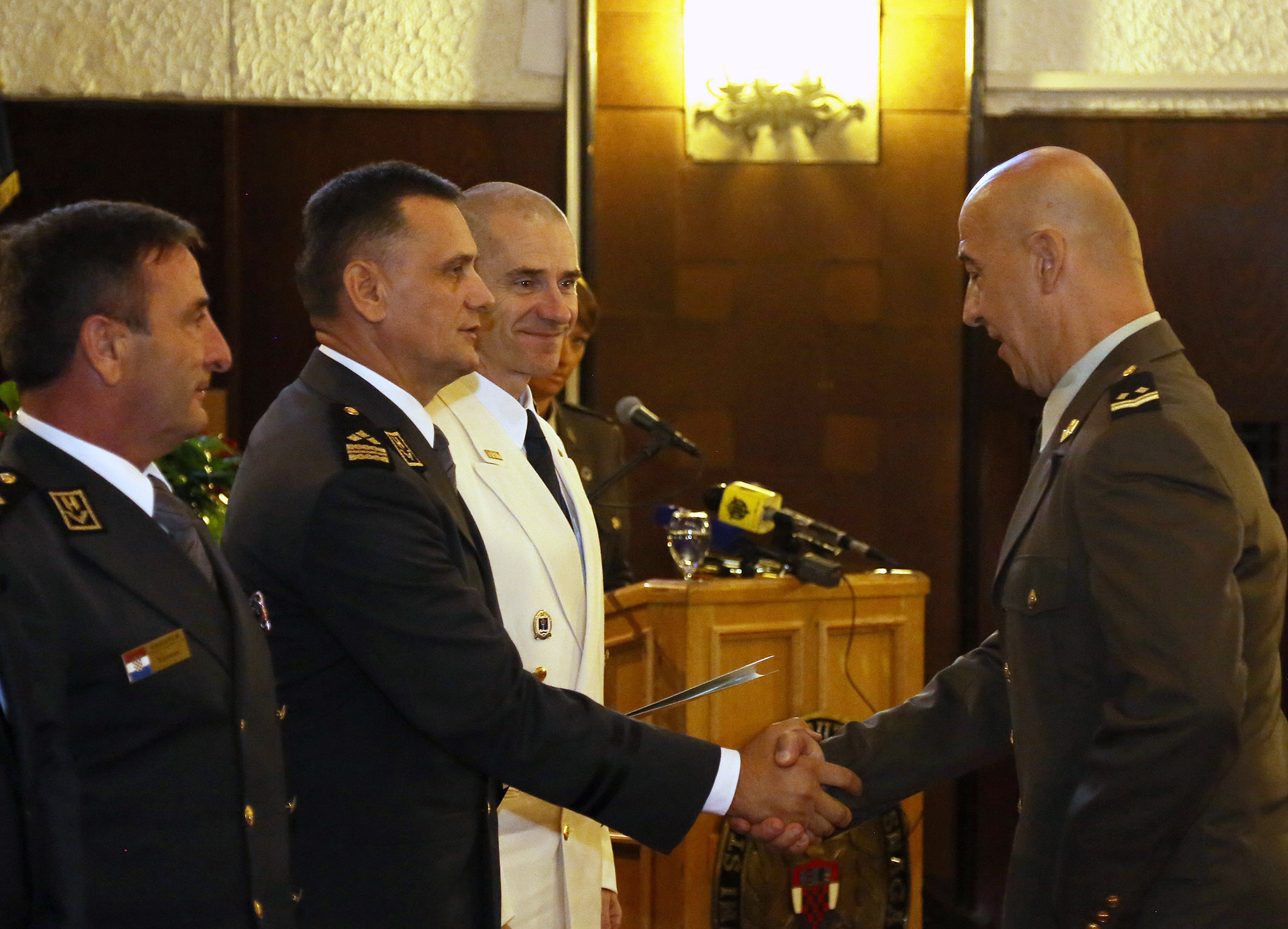 https://www.morh.hr/wp-content/gallery/svecano-obiljezeno-25-godina-glavnog-stozera-oruzanih-snaga-rh/osrg_sb_27092016_22.jpg