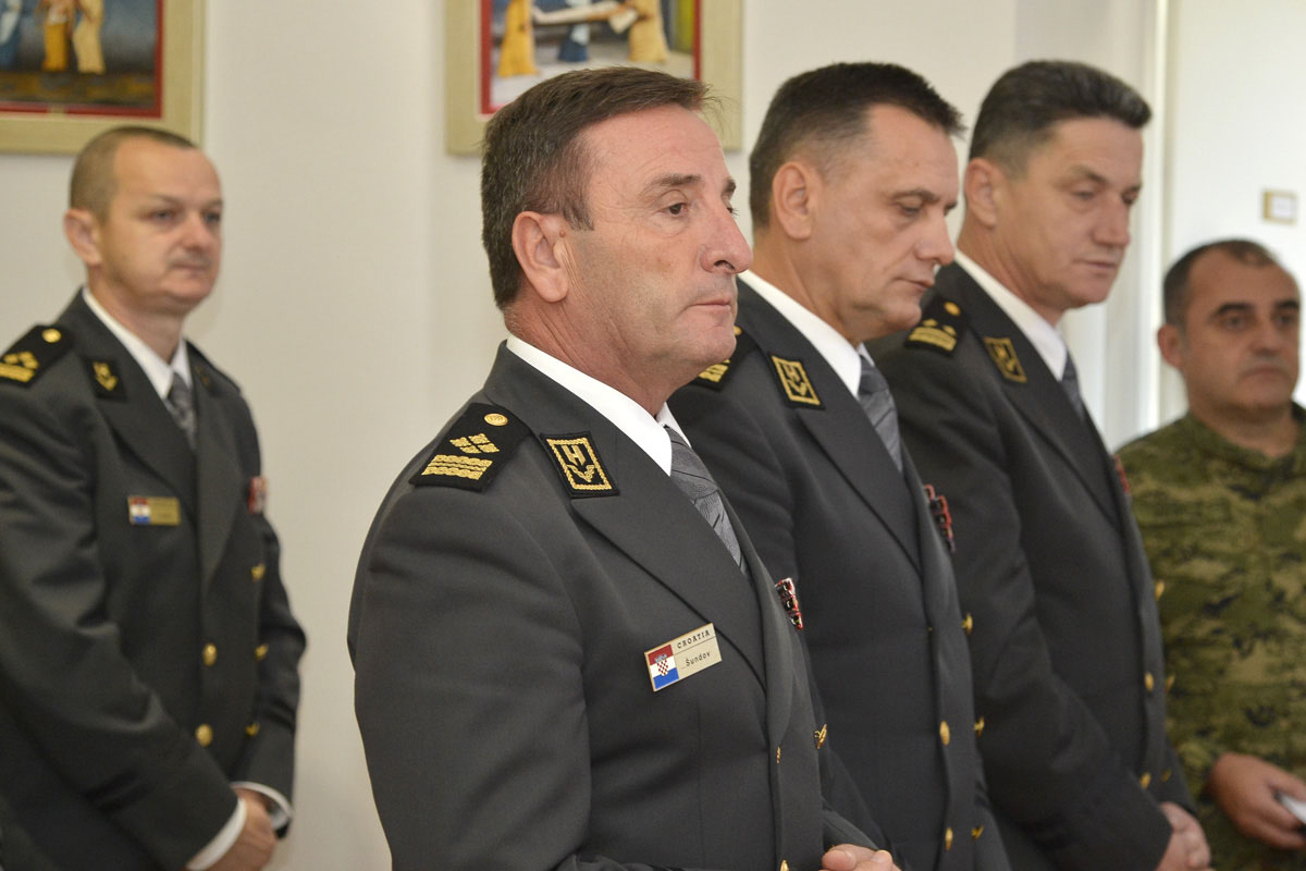 https://www.morh.hr/wp-content/gallery/svecano-obiljezeno-25-godina-glavnog-stozera-oruzanih-snaga-rh/osrh_jk_27092016_02.jpg