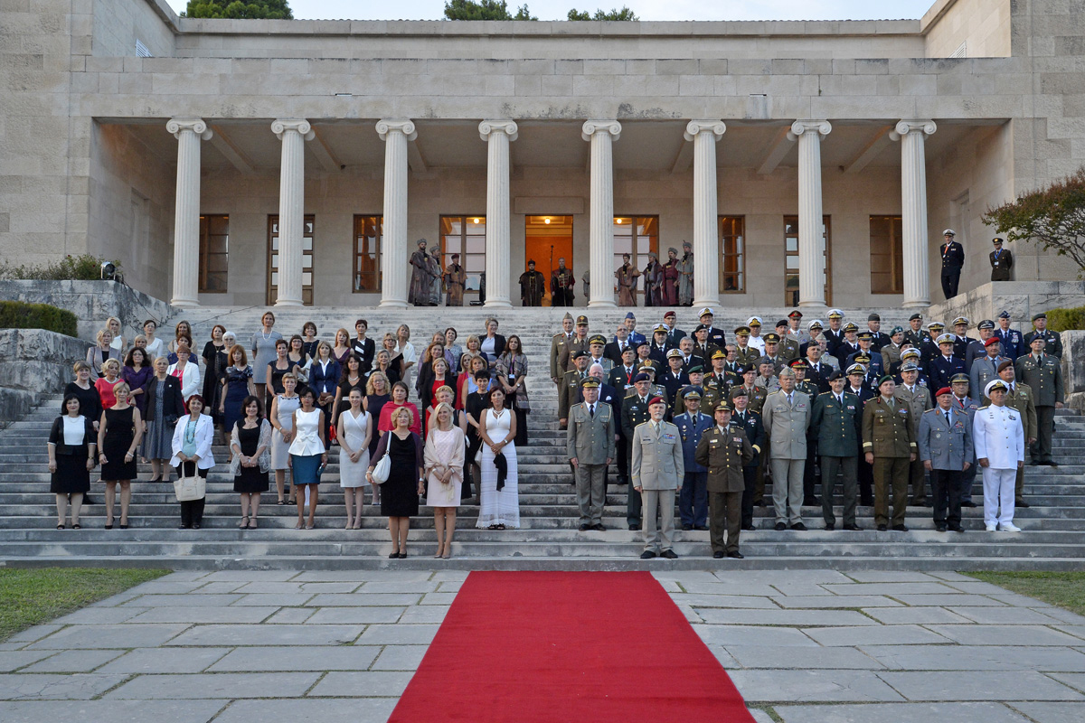 https://www.morh.hr/wp-content/gallery/svecano-otvorena-konferencija-vojnog-odbora-nato-a-u-splitu/nato_16092016_01.jpg