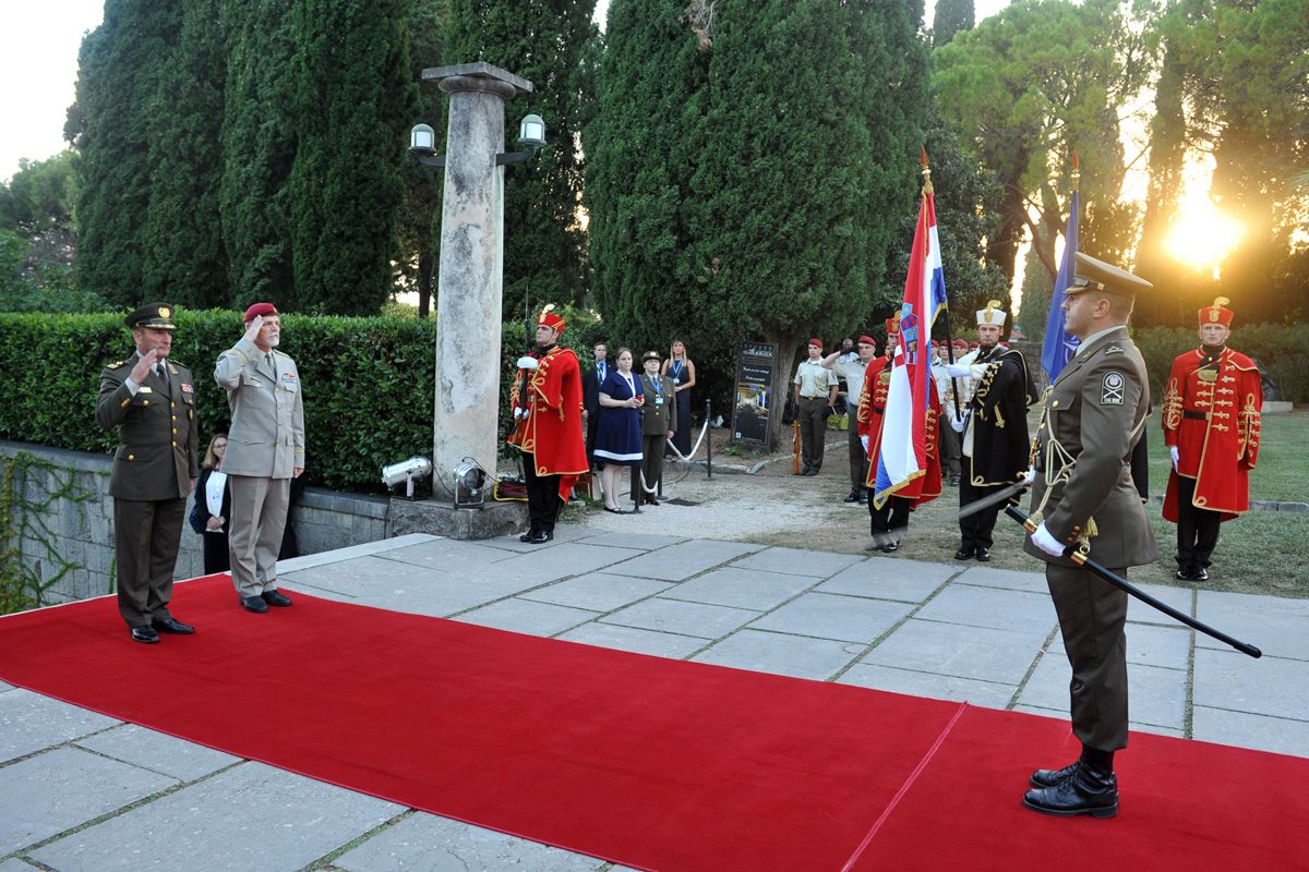 https://www.morh.hr/wp-content/gallery/svecano-otvorena-konferencija-vojnog-odbora-nato-a-u-splitu/nato_16092016_05.jpg