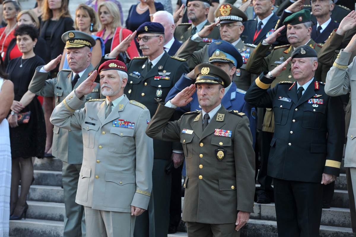 https://www.morh.hr/wp-content/gallery/svecano-otvorena-konferencija-vojnog-odbora-nato-a-u-splitu/nato_16092016_08.jpg