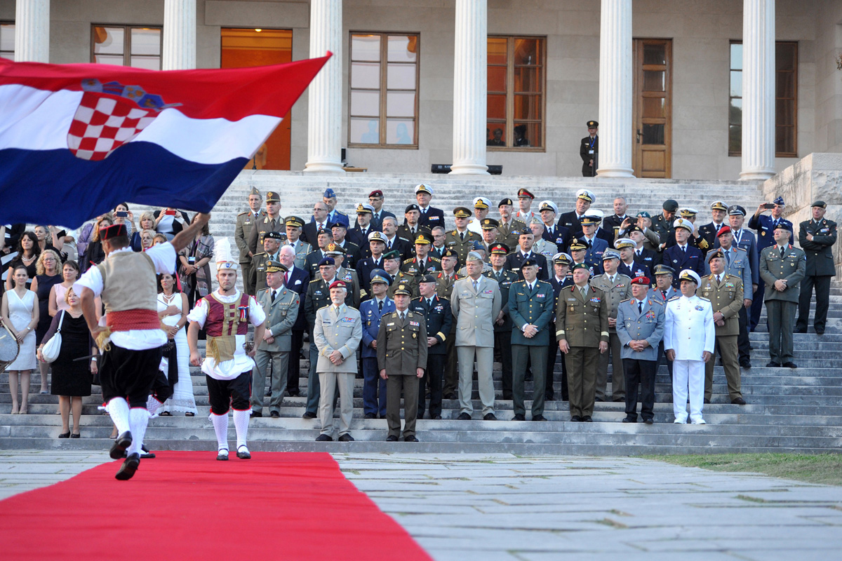 https://www.morh.hr/wp-content/gallery/svecano-otvorena-konferencija-vojnog-odbora-nato-a-u-splitu/nato_16092016_20.jpg
